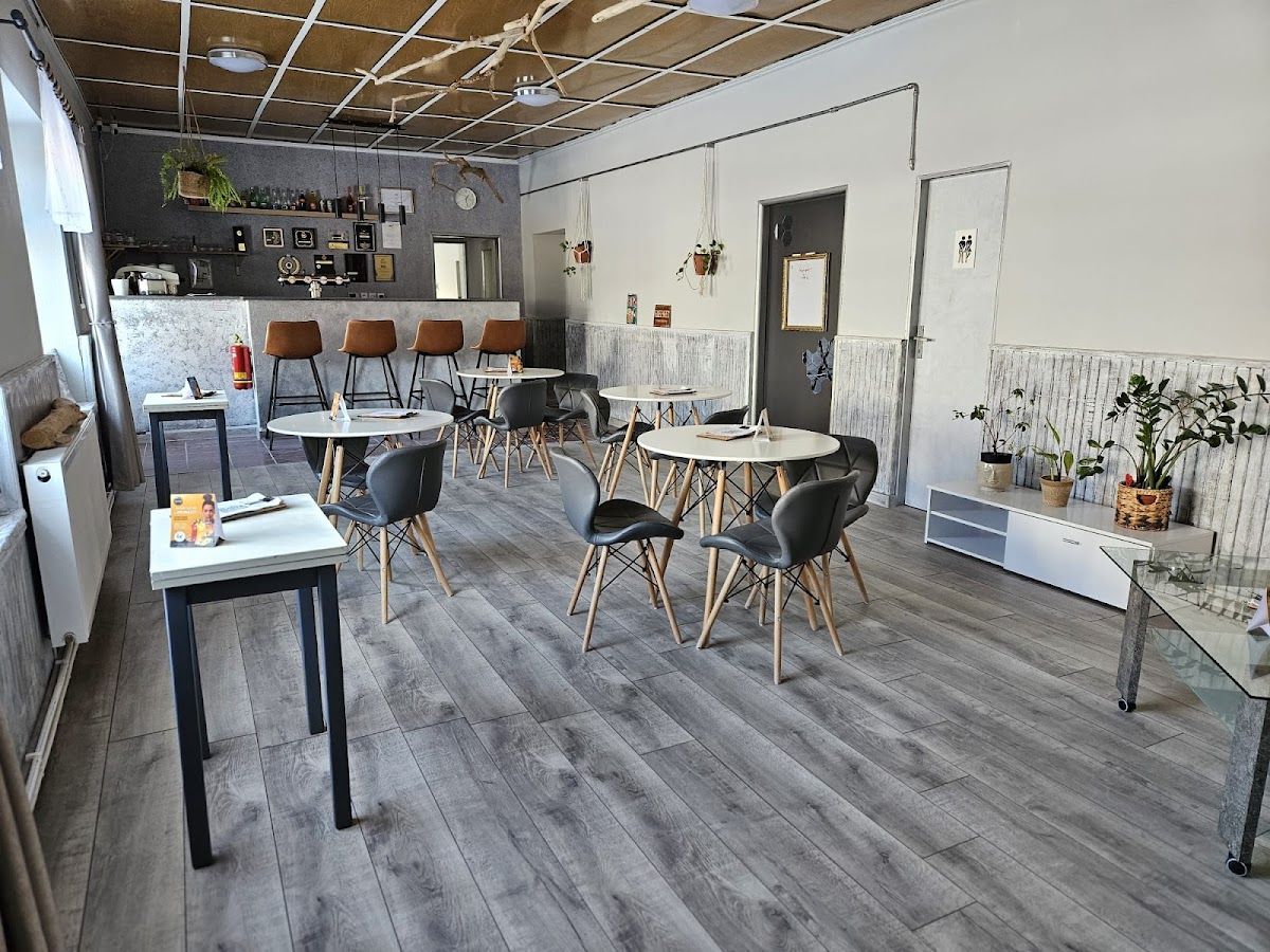 Huncut bar a detský svet — Kaviareň v meste Želiezovce