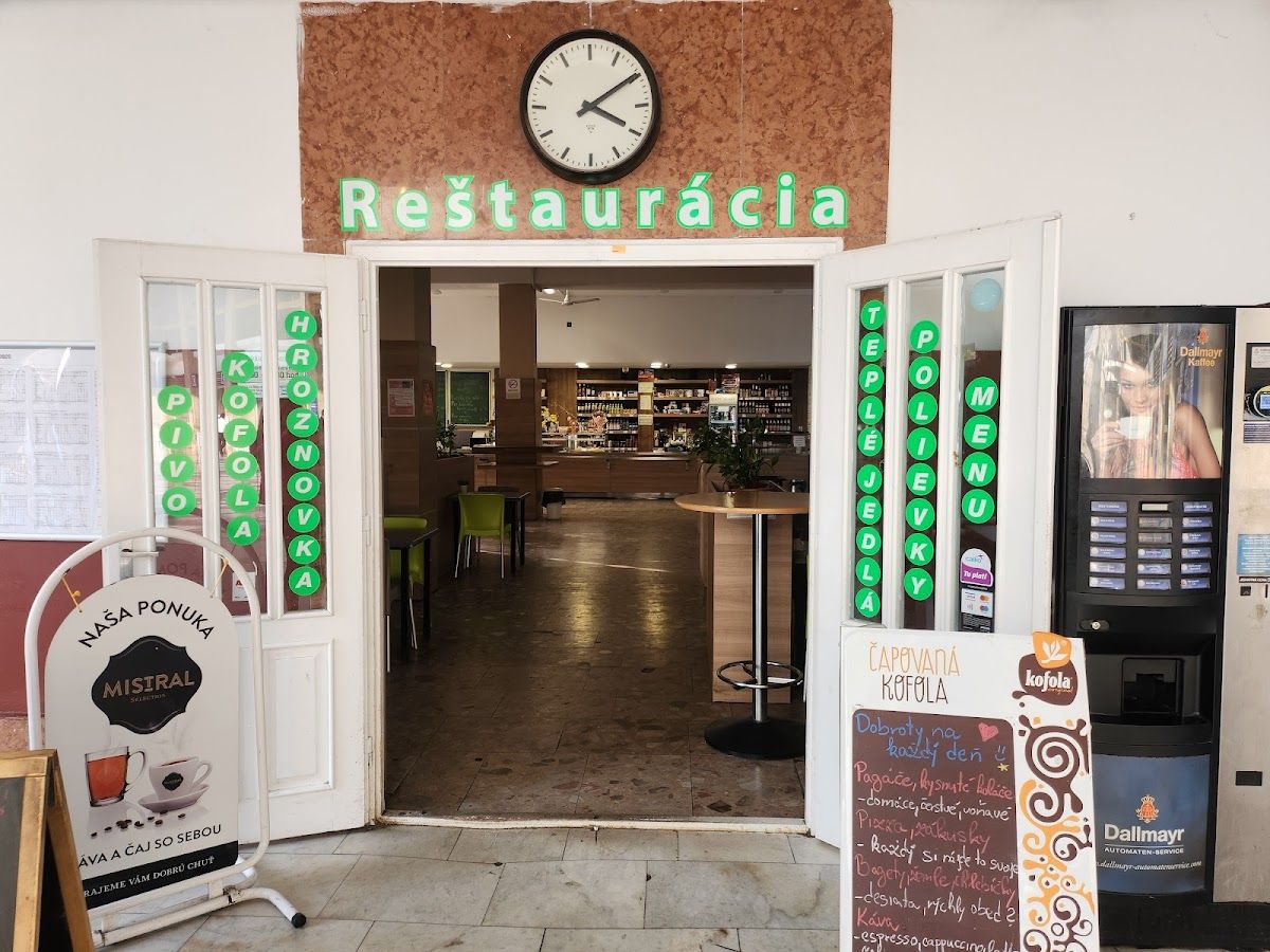 Jella restaurant — Medzinárodná v meste Nové Zámky