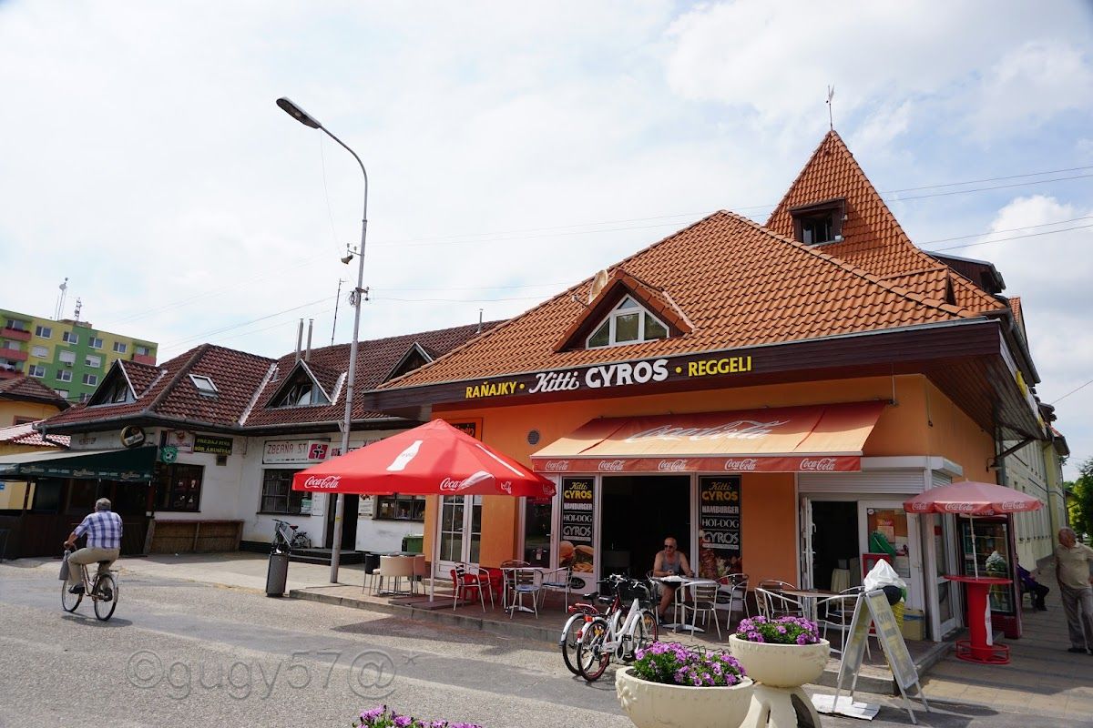 Kitti Gyros — Medzinárodná v meste Nové Zámky