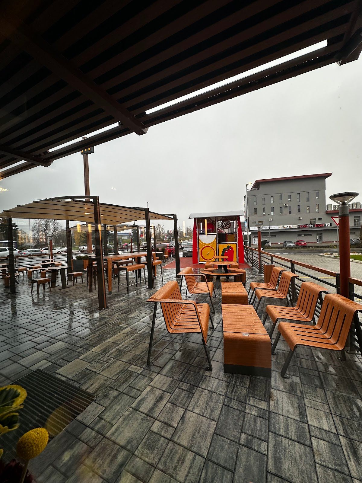 McDonald's — Fast Food v meste Senica