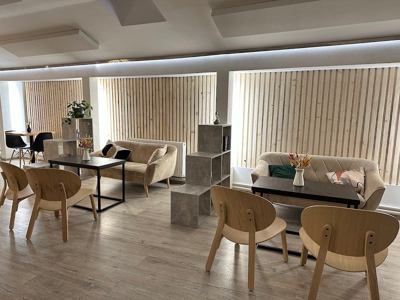 Moment Caffé Bar — Kaviareň v meste Nová Baňa