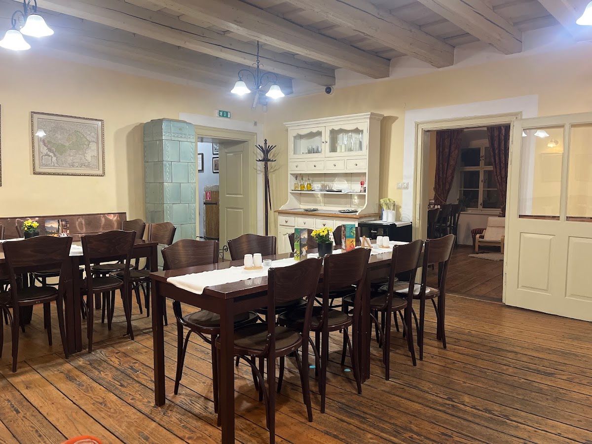 Monarchia Restaurant — Medzinárodná v meste Banská Štiavnica