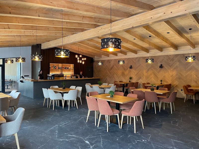 Ollik cafe — Kaviareň v meste Nová Baňa
