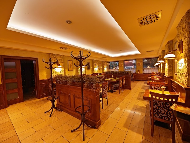 OLYMPIA - Pilsner Urquell Restaurant — Medzinárodná v meste Považská Bystrica