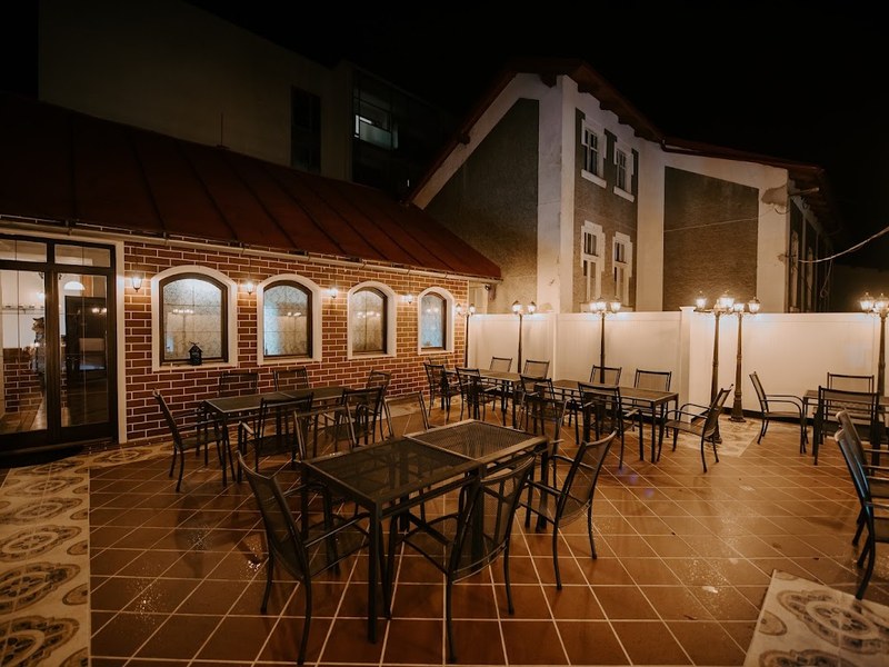 PARK cafe & Restaurant — Kaviareň v meste Turčianske Teplice