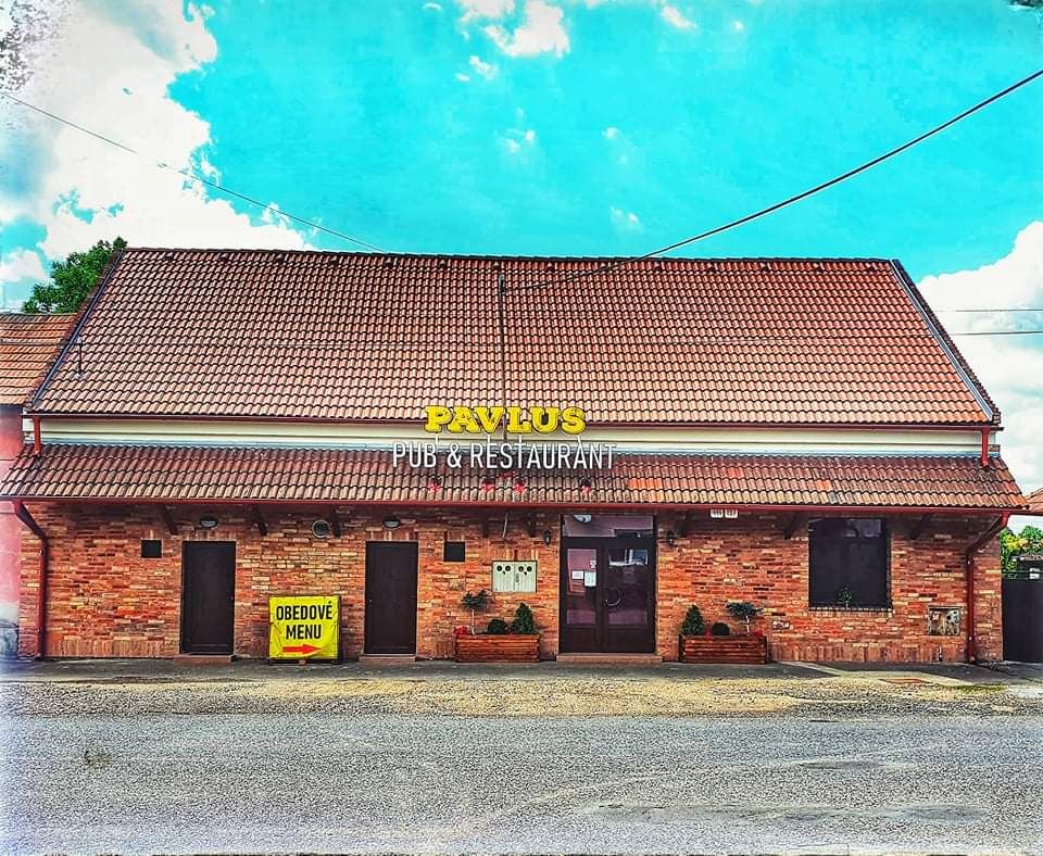 PAVLUS Pub & Restaurant — Bar & Pub v meste Levice