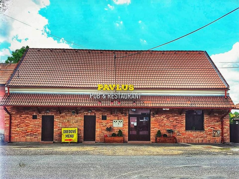 PAVLUS Pub & Restaurant — Bar & Pub v meste Levice