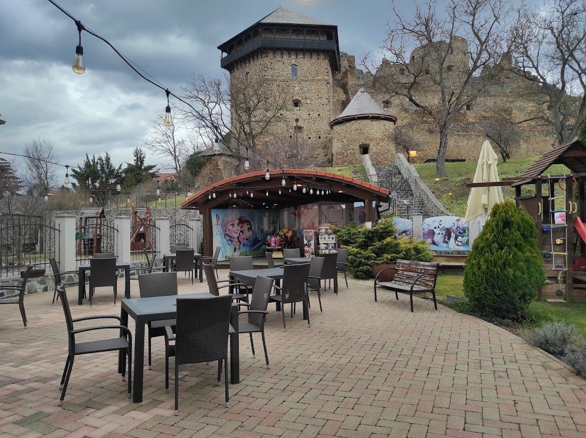Penzión Bebek — Medzinárodná v meste Lučenec