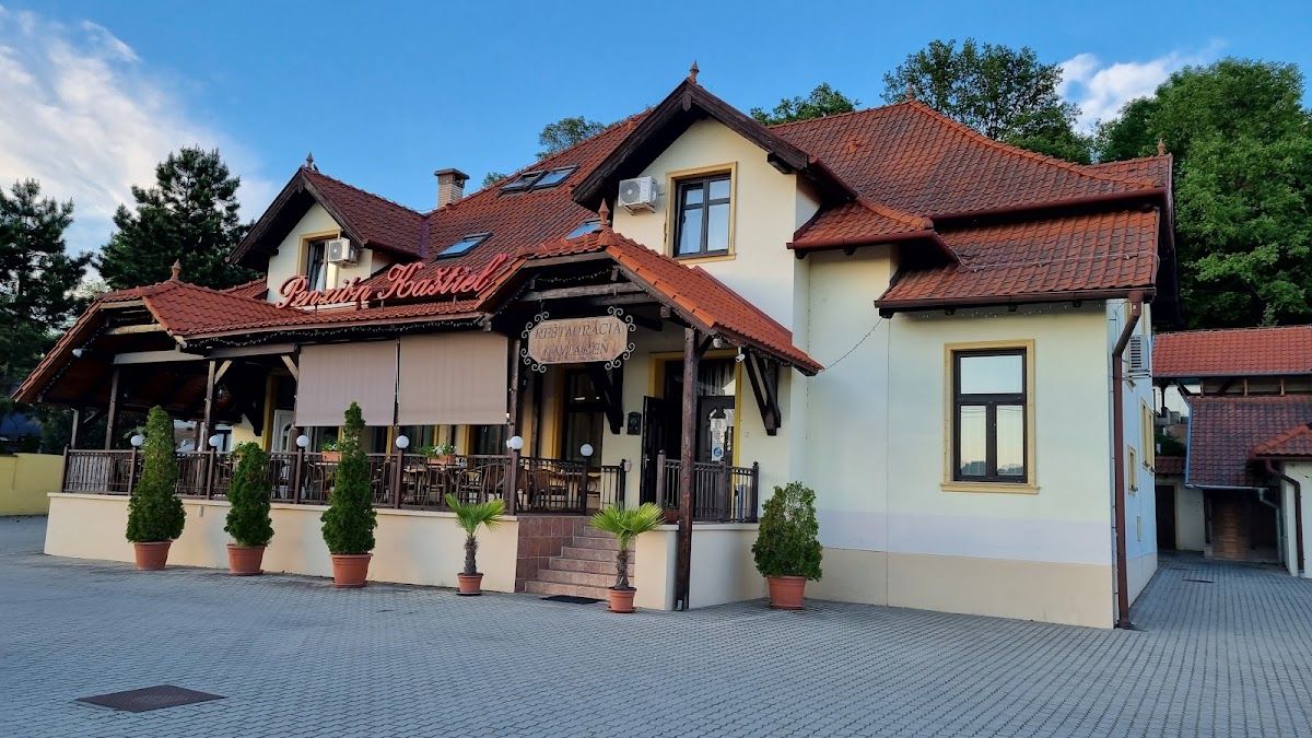 Penzión Kaštieľ — Raňajky & Brunch in Veľký Krtíš