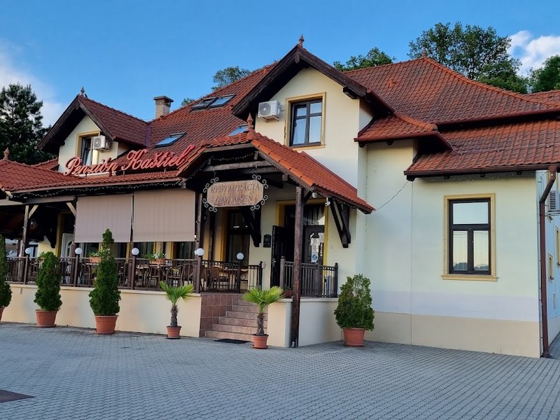 Penzión Kaštieľ — Raňajky & Brunch in Veľký Krtíš