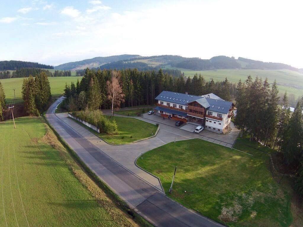 Penzión Zlatný potok — Bar & Pub v meste Mútne