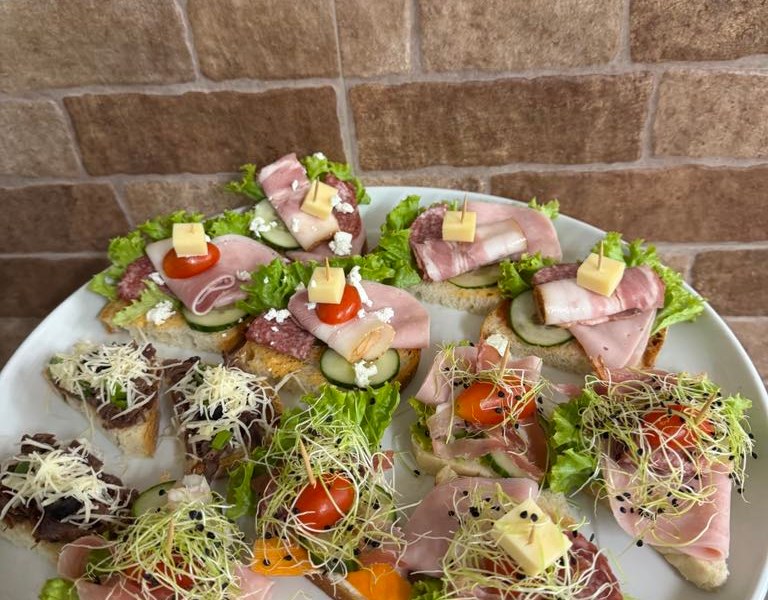 Pizza&Restaurant Gusto — Talianska v meste Revúca