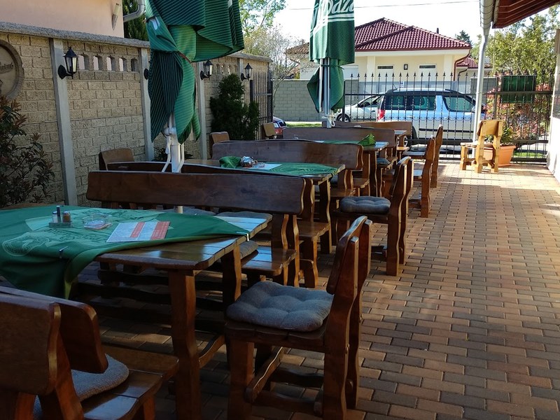 Pub Veverička — Bar & Pub v meste Veľký Meder