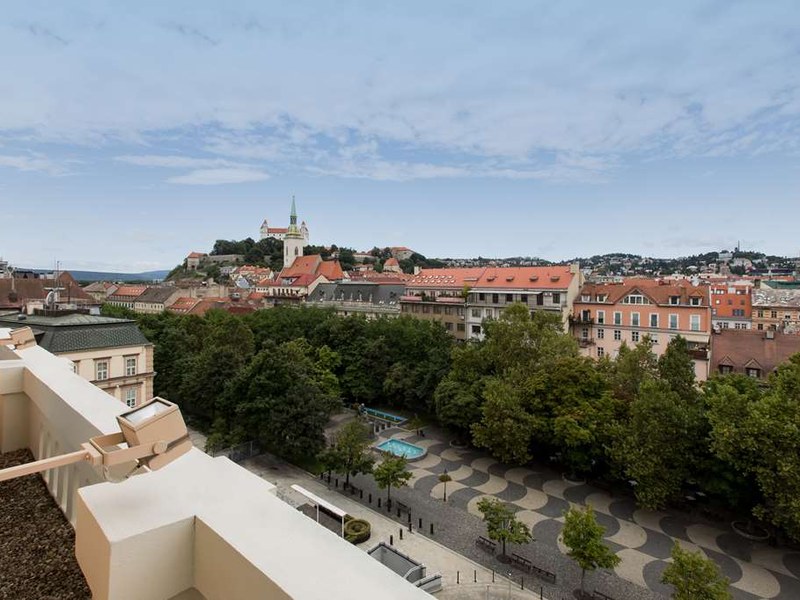 Radisson Blu Carlton Hotel, Bratislava — Bar & Pub v meste Bratislava