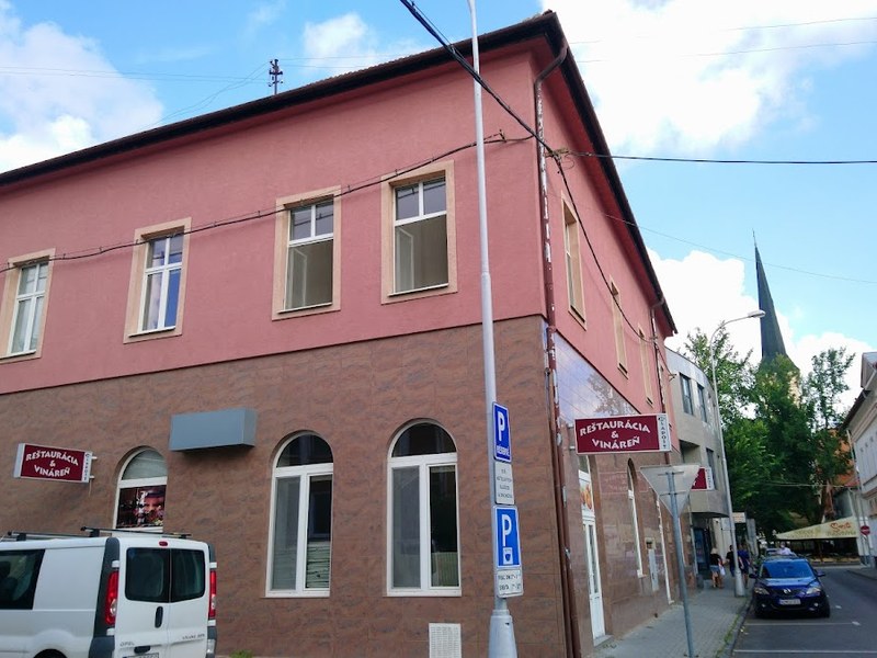 Reštaurácia – Žiacke centrum Mladosť — Medzinárodná v meste Nové Zámky
