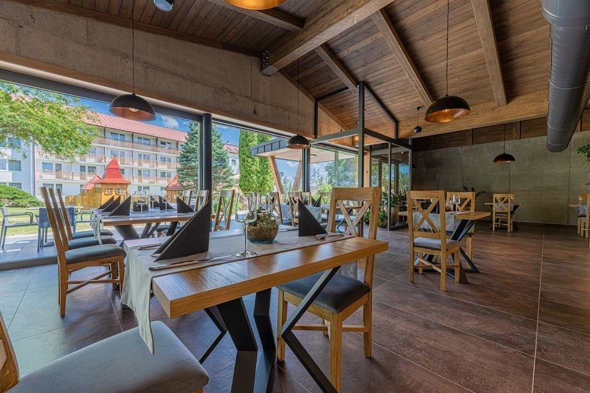 Restaurant FAMOSA — Medzinárodná v meste Stará Lesná