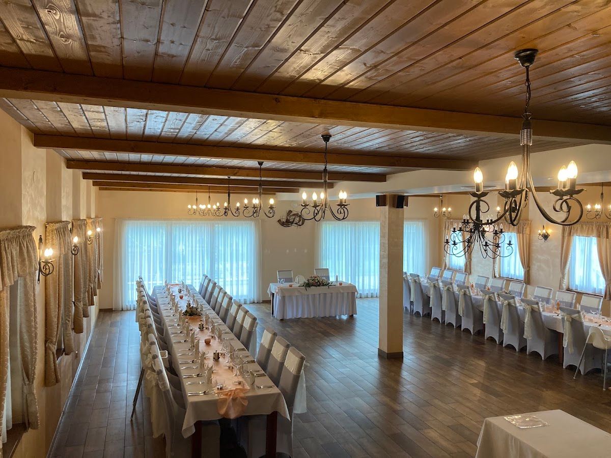 Rybárska bašta a penzión DOBYS — Ryby & Seafood v meste Solčany