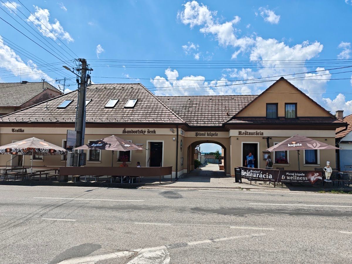 Sandorf — Bar & Pub v meste Prievaly