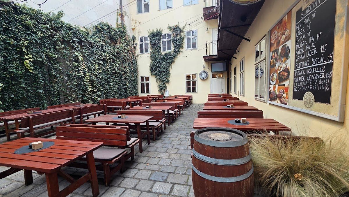 Sladovňa - House Of Beer — Bar & Pub v meste Bratislava