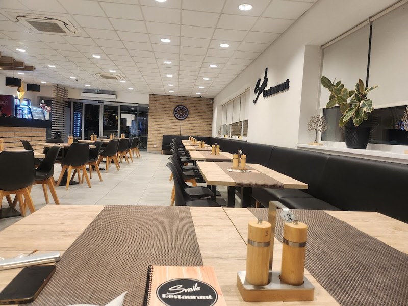 Smile Restaurant — Medzinárodná in Vráble