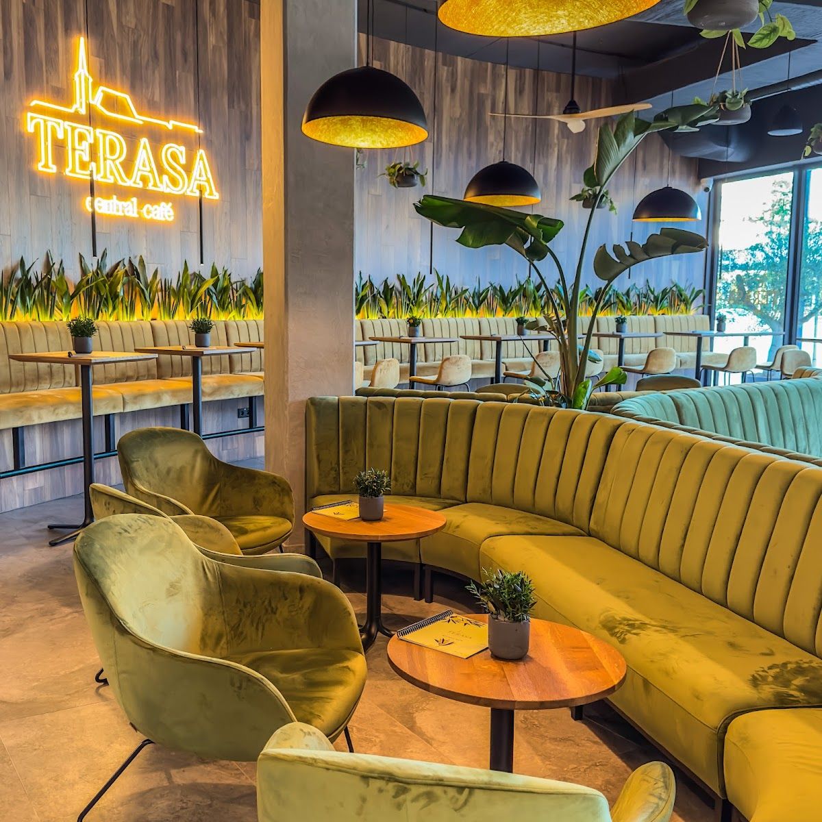 Terasa Central Café — Kaviareň v meste Malacky