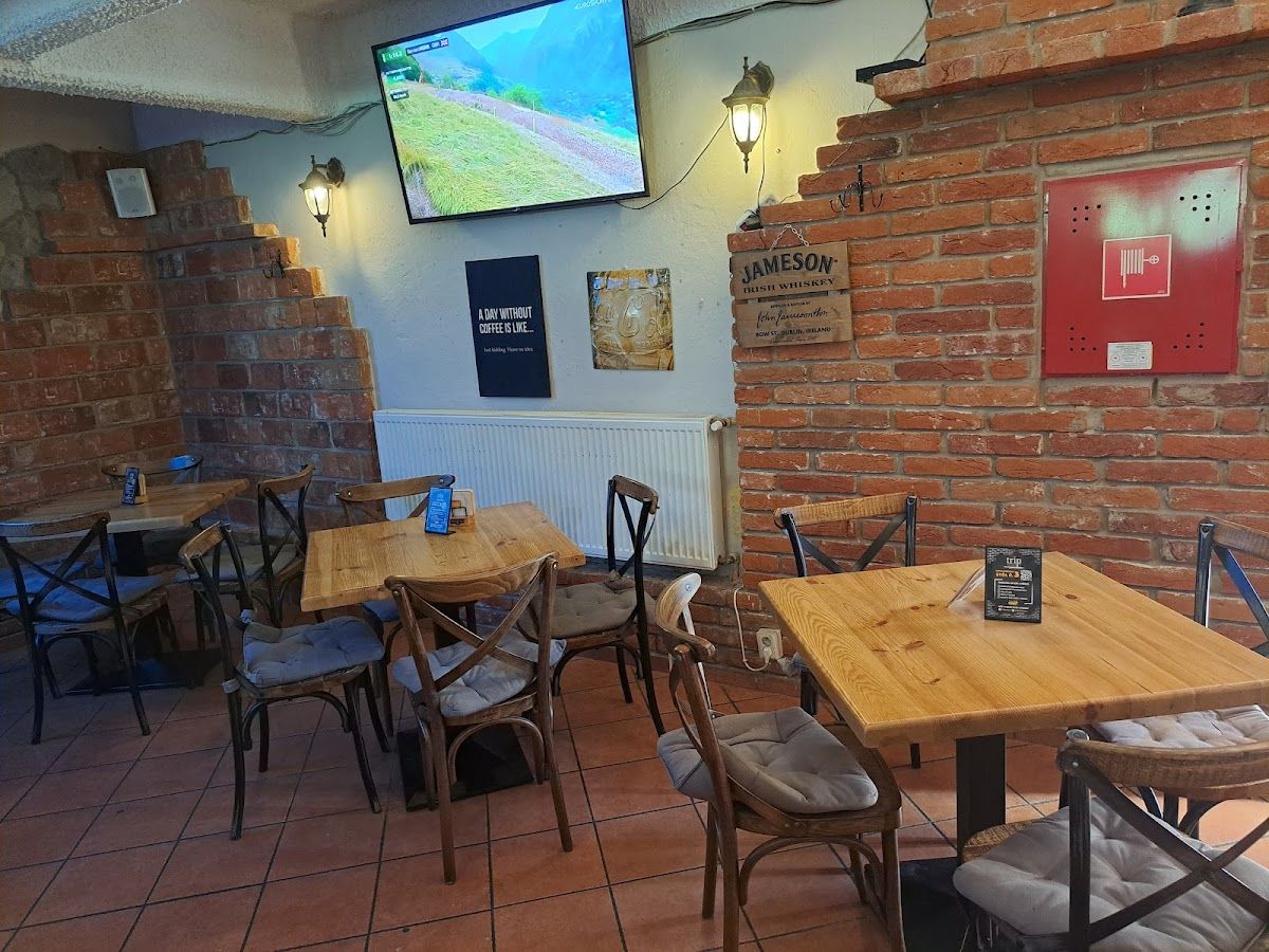 TriP street food & Pub — Bar & Pub v meste Levice