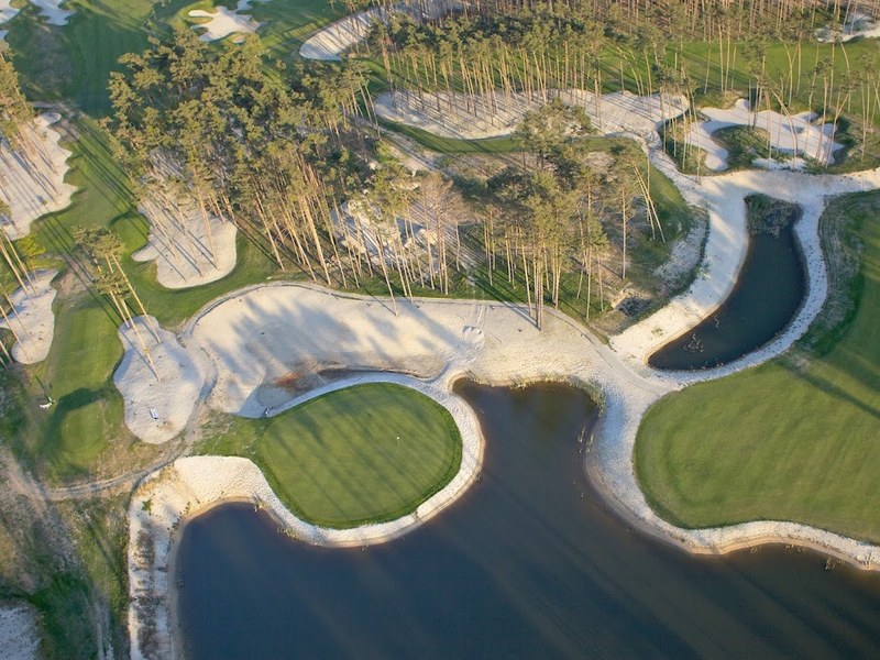 White Eurovalley Golf Resort — Medzinárodná v meste Malacky