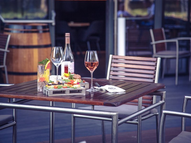 Wine Bar & Tapas by Provino — Bar & Pub v meste Bratislava