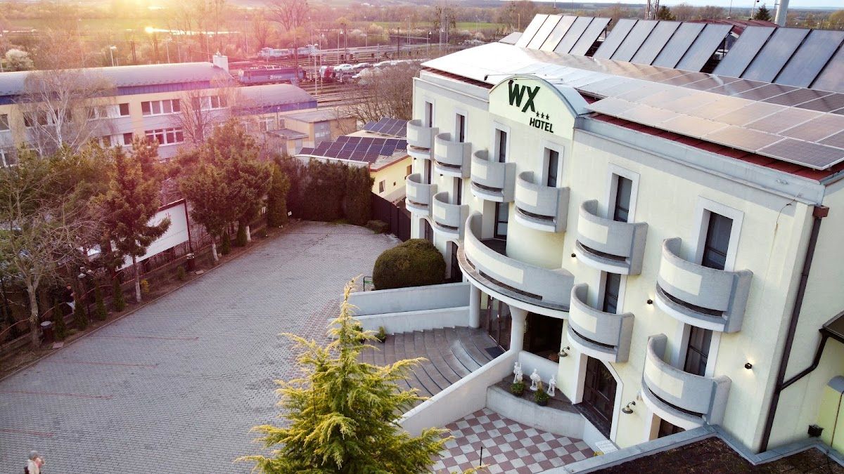 WX Hotel — Fast Food v meste Bratislava