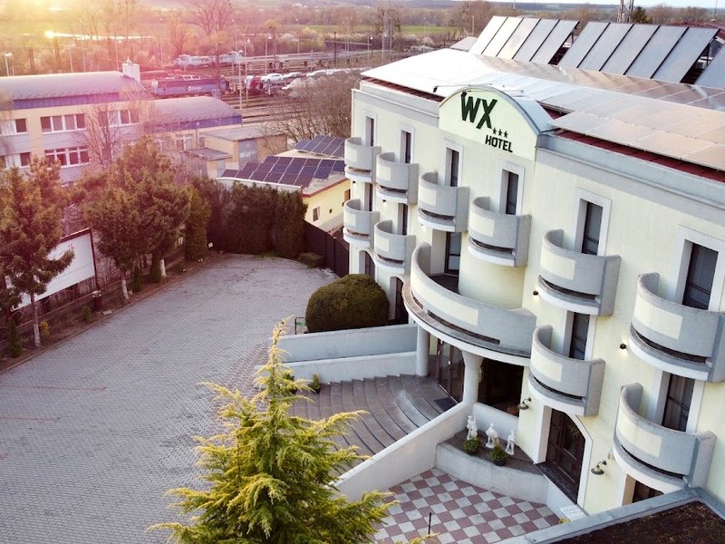 WX Hotel — Fast Food v meste Bratislava