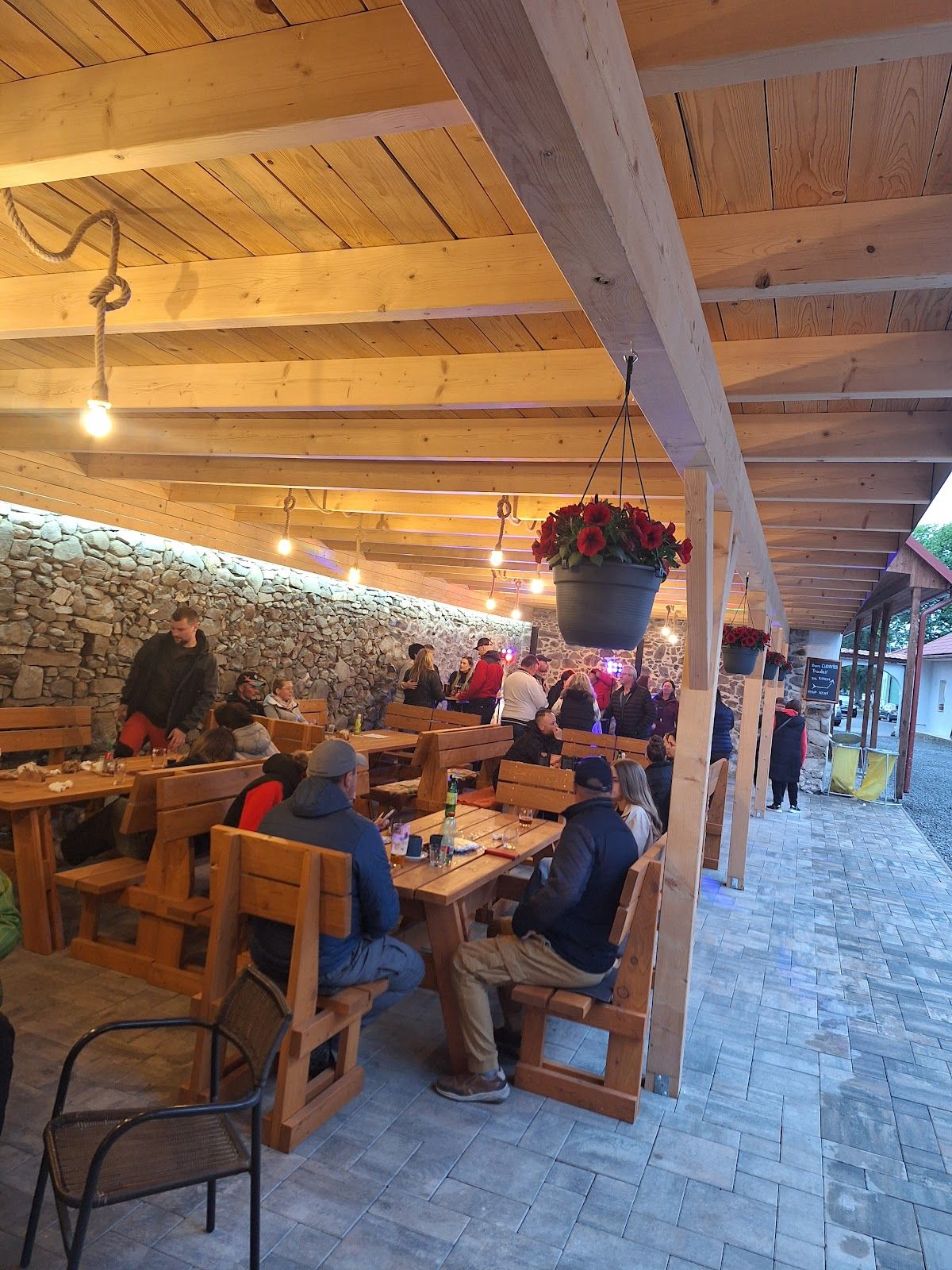 Z Pizza pizzeria — Talianska v meste Sása