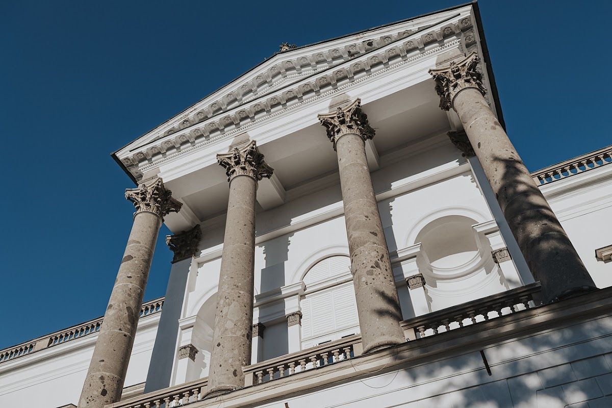Zámok Topoľčianky — Medzinárodná in Topoľčianky